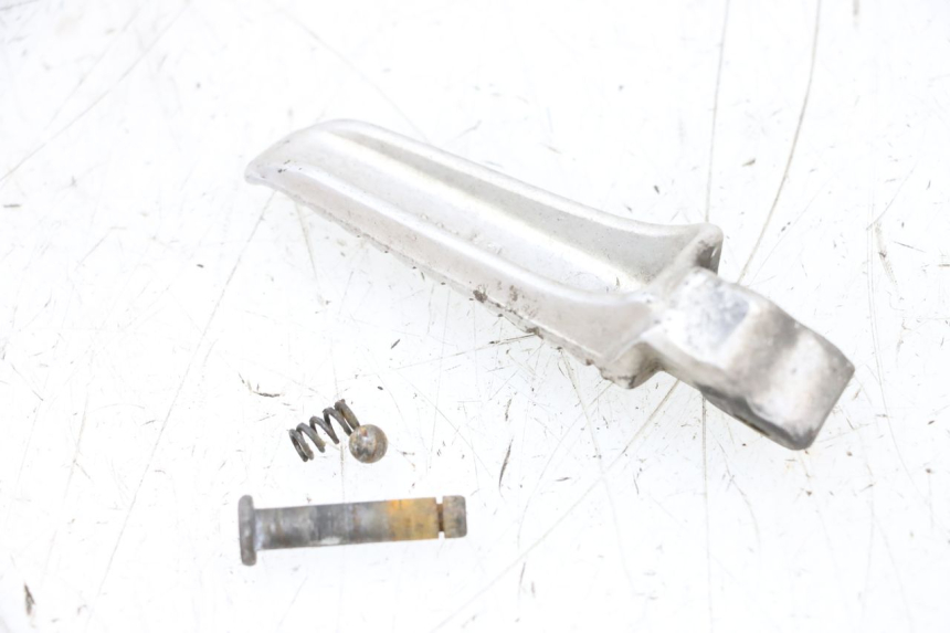 photo de PODNÓŻEK TYLNY LEWY SUZUKI GSXR GSX-R 1000 (2003 - 2004) - Inny kąt widzenia