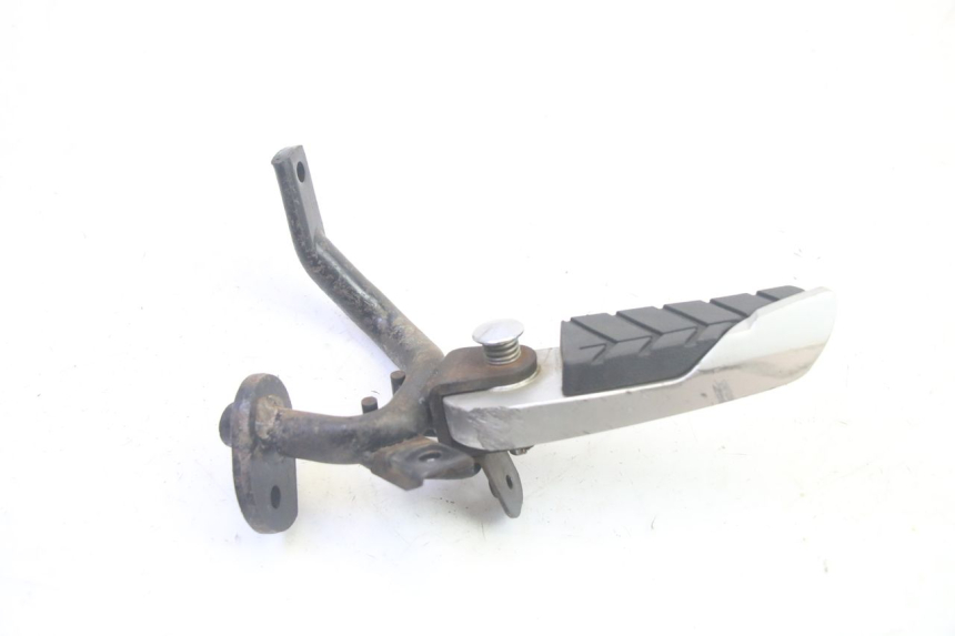 photo de PODNÓŻEK TYLNY LEWY SYM GTS EVO 125 (2009 - 2013) - Zbliżenie techniczne