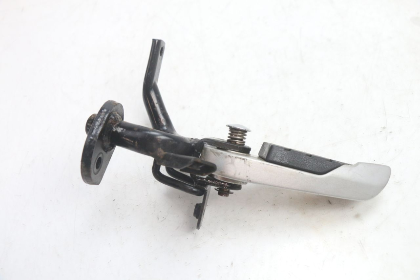 photo de PODNÓŻEK TYLNY LEWY SYM GTS EVO 125 (2009 - 2013) - Zbliżenie techniczne