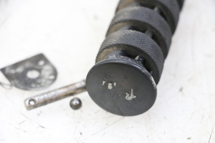 photo de PODNÓŻEK TYLNY LEWY KEEWAY K-LIGHT KLIGHT 125 (2018 - 2025) - Zbliżenie techniczne