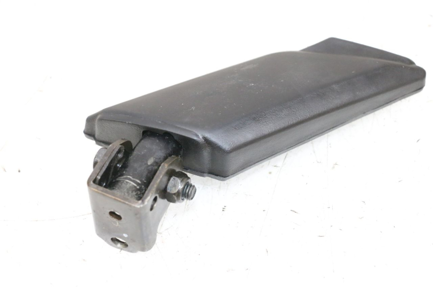 photo de PODNÓŻEK TYLNY LEWY PEUGEOT KISBEE 2T 50 (2010 - 2017) - Zbliżenie techniczne