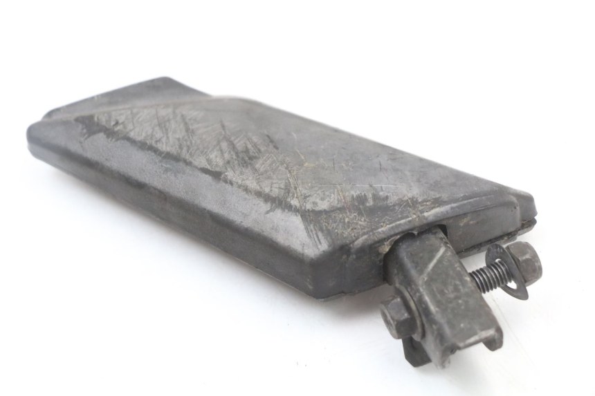 photo de PODNÓŻEK TYLNY LEWY PEUGEOT KISBEE 4T 50 (2018 - 2022) - Zoom stanu zużycia