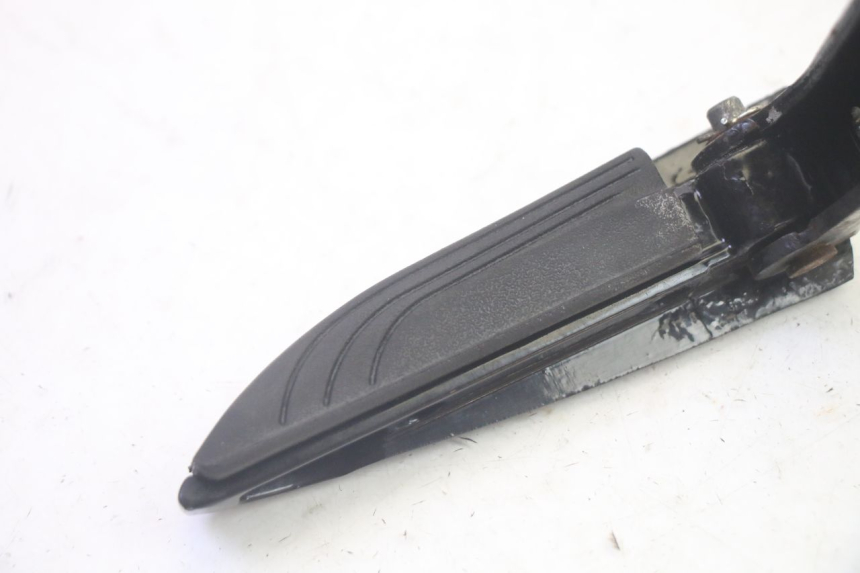 photo de PODNÓŻEK TYLNY LEWY PIAGGIO MP3 HPE 350 (2018 - 2020) - Szczegół części