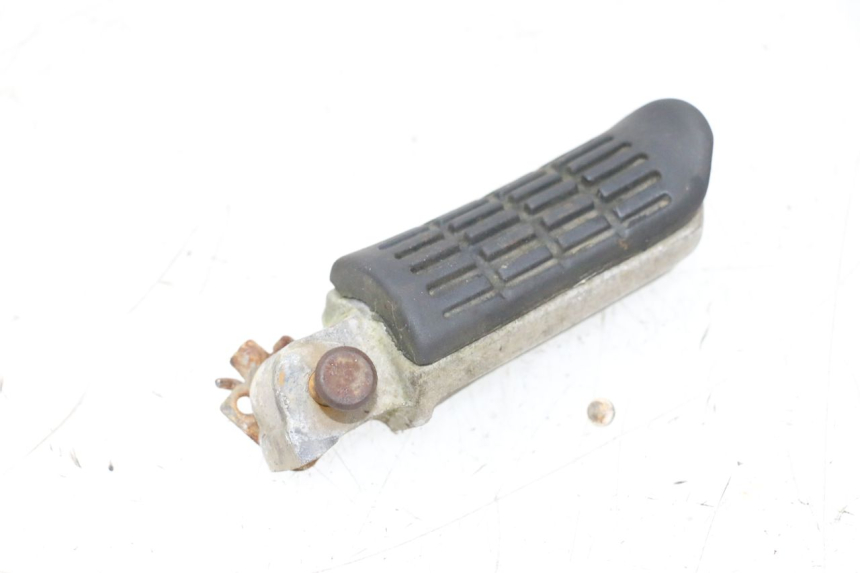 photo de PODNÓŻEK TYLNY LEWY HONDA NSR R 125 (1994 - 2003) - Zbliżenie techniczne