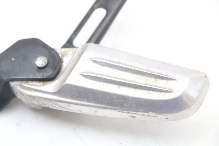 photo de PODNÓŻEK TYLNY LEWY HONDA PCX (JF47) 125 (2012 - 2013) - Szczegół części