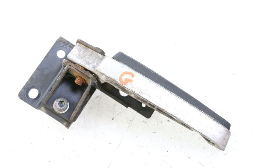 photo de PODNÓŻEK TYLNY LEWY PEUGEOT SATELIS 125 (2013 - 2018) - Szczegół części