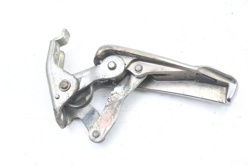 photo de PODNÓŻEK TYLNY LEWY PIAGGIO VESPA GRANTURISMO 125 (2003 - 2007) - Zoom stanu zużycia