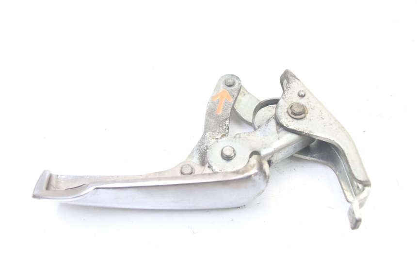 photo de PODNÓŻEK TYLNY LEWY PIAGGIO VESPA GRANTURISMO 125 (2003 - 2007) - Zbliżenie techniczne