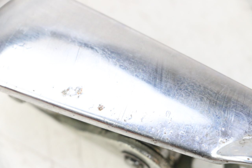 photo de PODNÓŻEK TYLNY LEWY PIAGGIO VESPA GRANTURISMO 200 (2004 - 2005) - Zoom stanu zużycia