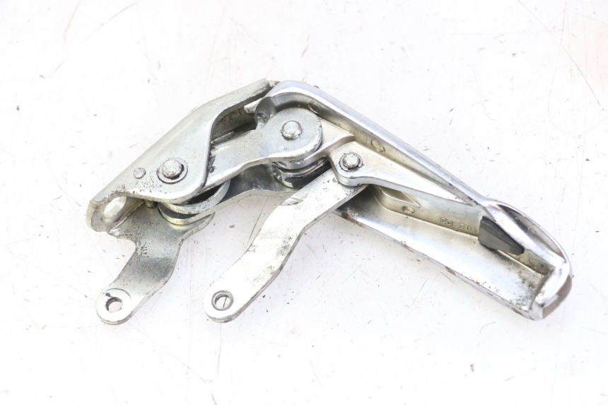 photo de PODNÓŻEK TYLNY LEWY PIAGGIO VESPA GRANTURISMO 200 (2004 - 2005) - Inny kąt widzenia