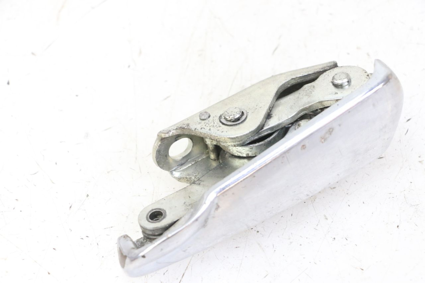 photo de PODNÓŻEK TYLNY LEWY PIAGGIO VESPA GRANTURISMO 200 (2004 - 2005) - Zbliżenie techniczne