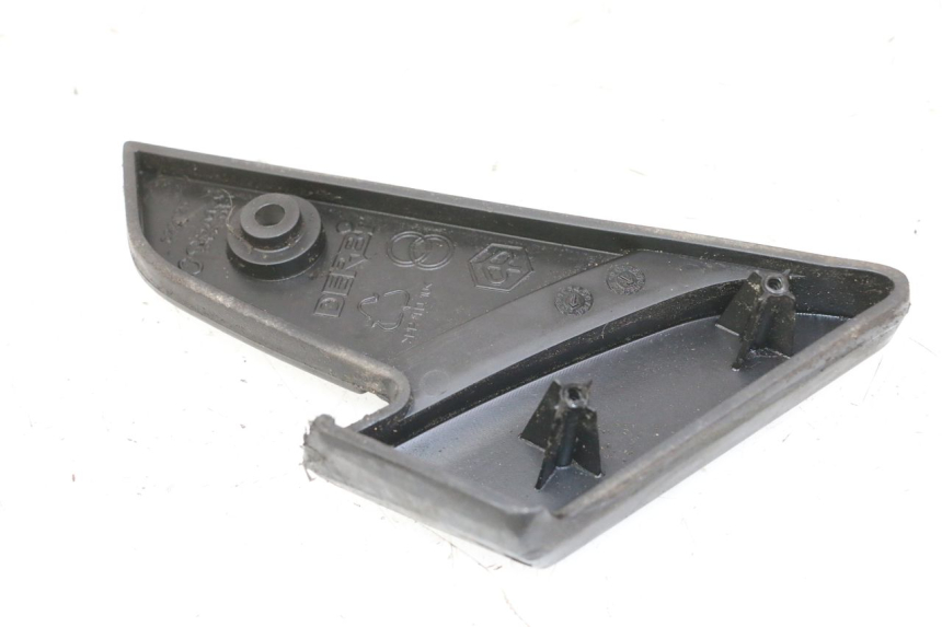 photo de PODNÓŻEK TYLNY LEWY PIAGGIO VESPA LX 150 (2005 - 2013) - Szczegół części