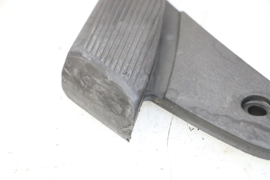 photo de PODNÓŻEK TYLNY LEWY PIAGGIO VESPA LX 150 (2005 - 2013) - Zbliżenie techniczne