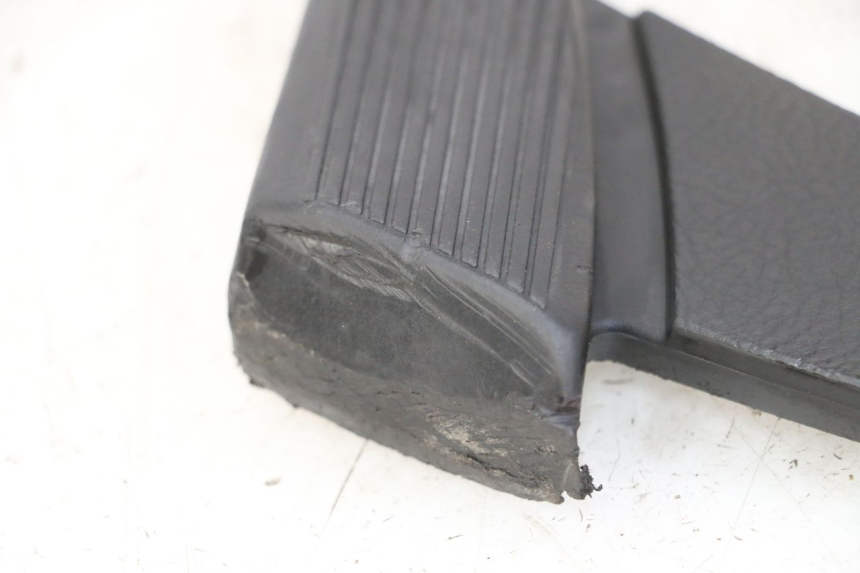 photo de PODNÓŻEK TYLNY LEWY PIAGGIO VESPA S 2T 50 (2007 - 2014) - Szczegół części