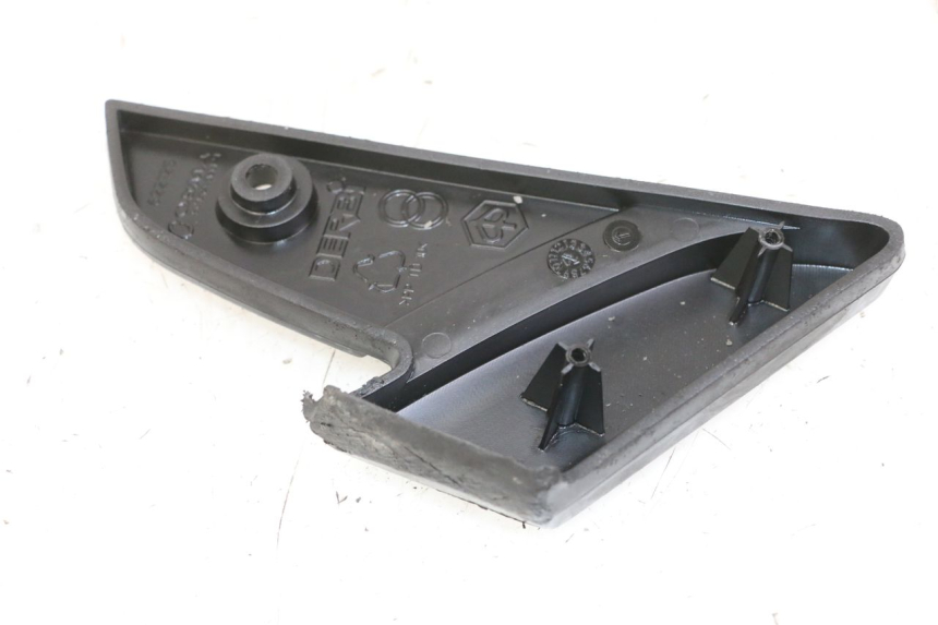 photo de PODNÓŻEK TYLNY LEWY PIAGGIO VESPA S 2T 50 (2007 - 2014) - Inny kąt widzenia