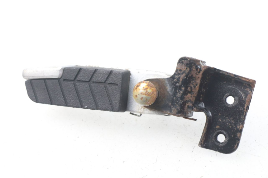 photo de PODNÓŻEK TYLNY LEWY DAELIM S3 125 (2010 - 2017) - Widok główny