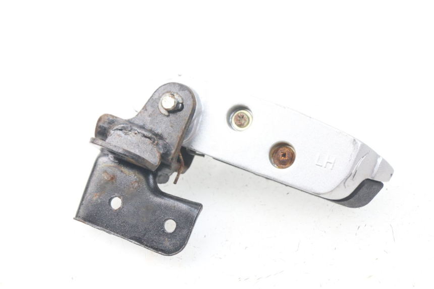 photo de PODNÓŻEK TYLNY LEWY DAELIM S3 125 (2010 - 2017) - Inny kąt widzenia