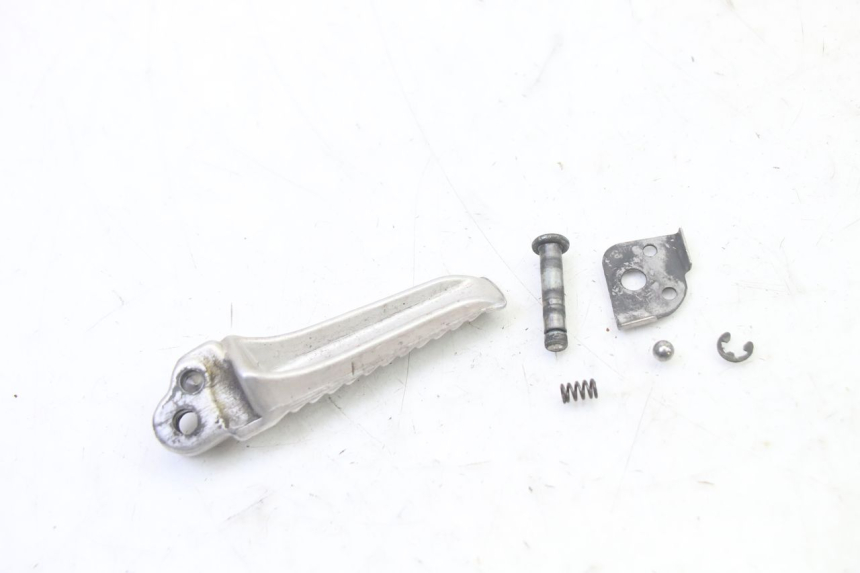 photo de PODNÓŻEK TYLNY LEWY SUZUKI SV S 650 (2003 - 2009) - Zbliżenie techniczne