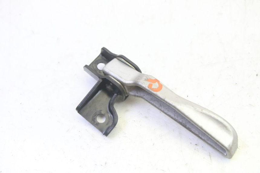 photo de PODNÓŻEK TYLNY LEWY PEUGEOT TWEET PRO EFI 4T 50 (2021 - 2022) - Zbliżenie techniczne