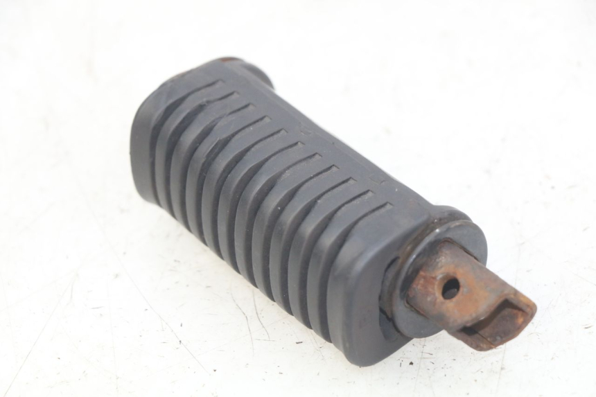 photo de PODNÓŻEK TYLNY LEWY DAELIM VL DAYSTAR 125 (2000 - 2011) - Inny kąt widzenia