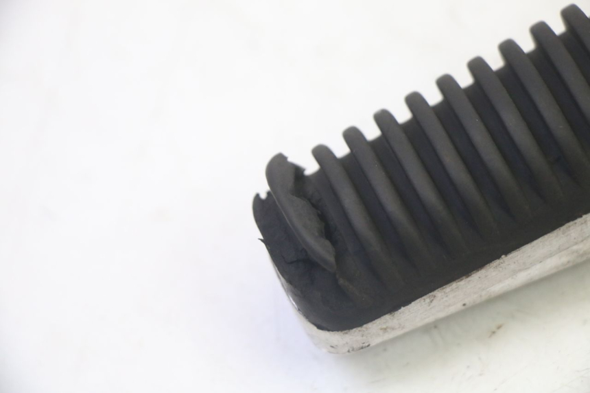 photo de PODNÓŻEK TYLNY LEWY YAMAHA X-MAX XMAX 250 (2006 - 2009) - Zoom stanu zużycia