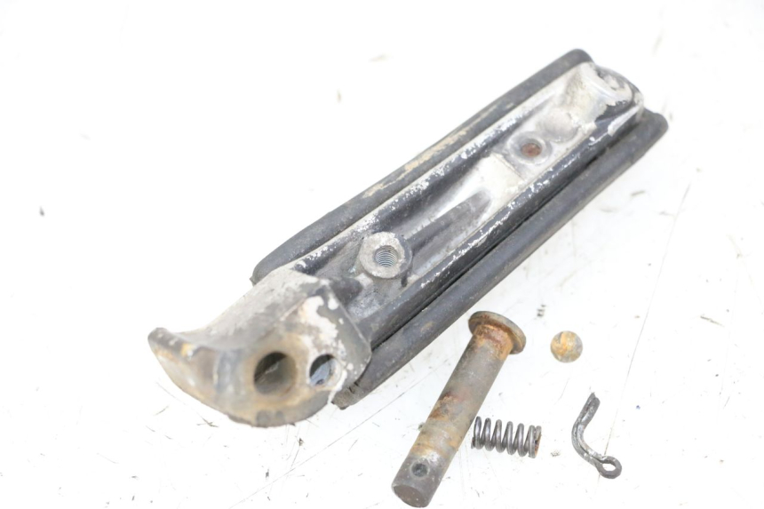 photo de PODNÓŻEK TYLNY LEWY YAMAHA XJN DIVERSION 600 (2000 - 2003) - Inny kąt widzenia