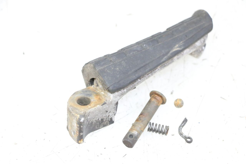 photo de PODNÓŻEK TYLNY LEWY YAMAHA XJN DIVERSION 600 (2000 - 2003) - Zbliżenie techniczne