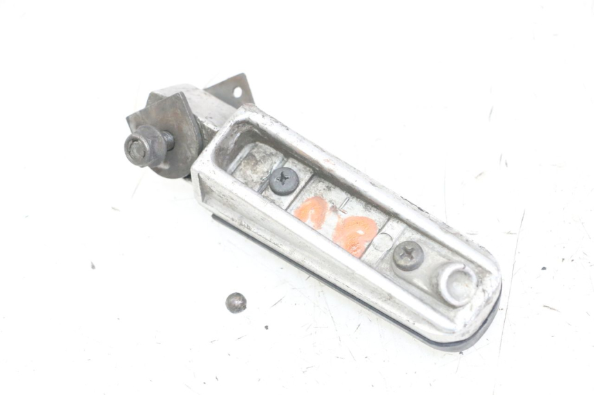 photo de PODNÓŻEK TYLNY LEWY YAMAHA FZS FAZER 600 (2001 - 2003) - Szczegół części