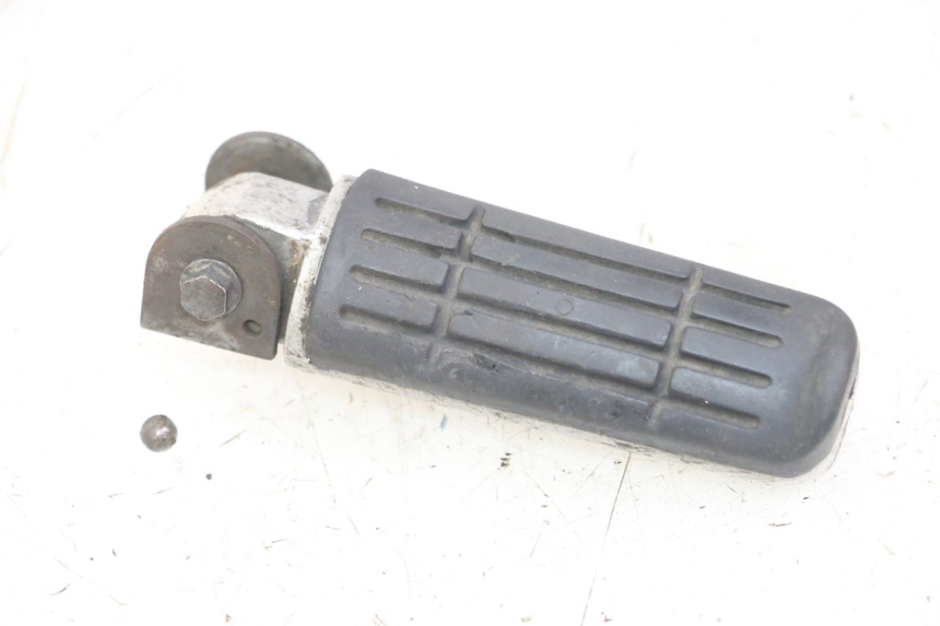 photo de PODNÓŻEK TYLNY LEWY YAMAHA FZS FAZER 600 (2001 - 2003) - Inny kąt widzenia