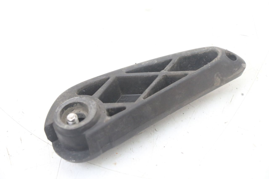 photo de PODNÓŻEK TYLNY LEWY YAMAHA NEOS NEO'S 4T 50 (2008 - 2016) - Zbliżenie techniczne