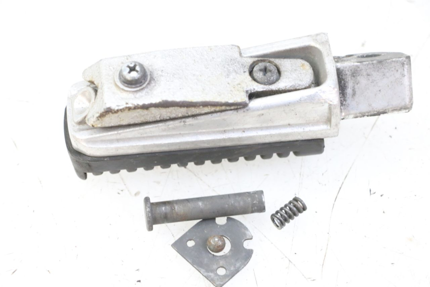 photo de PODNÓŻEK TYLNY LEWY YAMAHA XJ6 600 (2008 - 2016) - Szczegół części