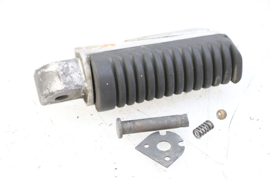 photo de PODNÓŻEK TYLNY LEWY YAMAHA XJ6 600 (2008 - 2016) - Zbliżenie techniczne