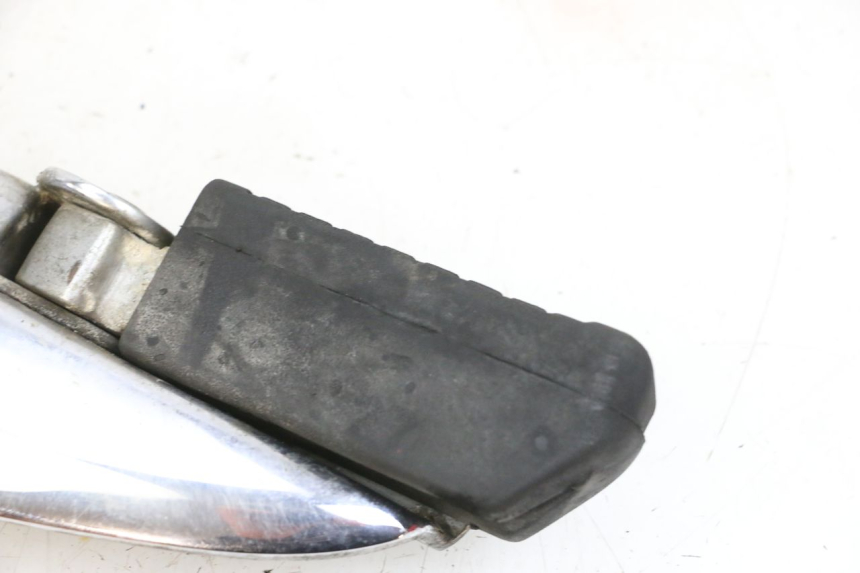 photo de PODNÓŻEK TYLNY LEWY KYMCO ZING 125 (1997 - 2003) - Inny kąt widzenia