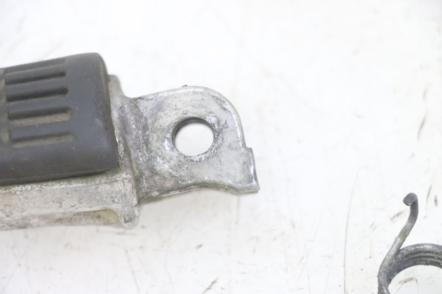 photo de PODNÓŻEK PRZEDNI PRAWY HONDA CBF 500 (2004 - 2007) - Inny kąt widzenia