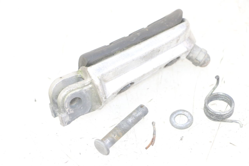 photo de PODNÓŻEK PRZEDNI PRAWY HONDA CBF 500 (2004 - 2007) - Widok ogólny