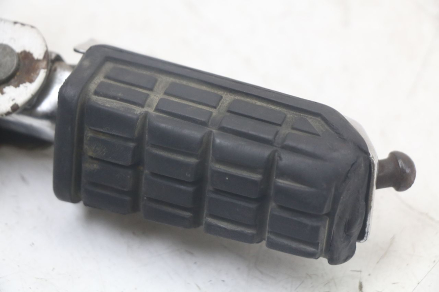 photo de PODNÓŻEK PRZEDNI PRAWY YAMAHA FJ 3CX 1200 (1986 - 1996) - Zbliżenie techniczne