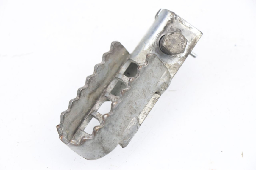 photo de PODNÓŻEK PRZEDNI PRAWY DERBI SENDA SM DRD 50 (2008 - 2013) - Inny kąt widzenia