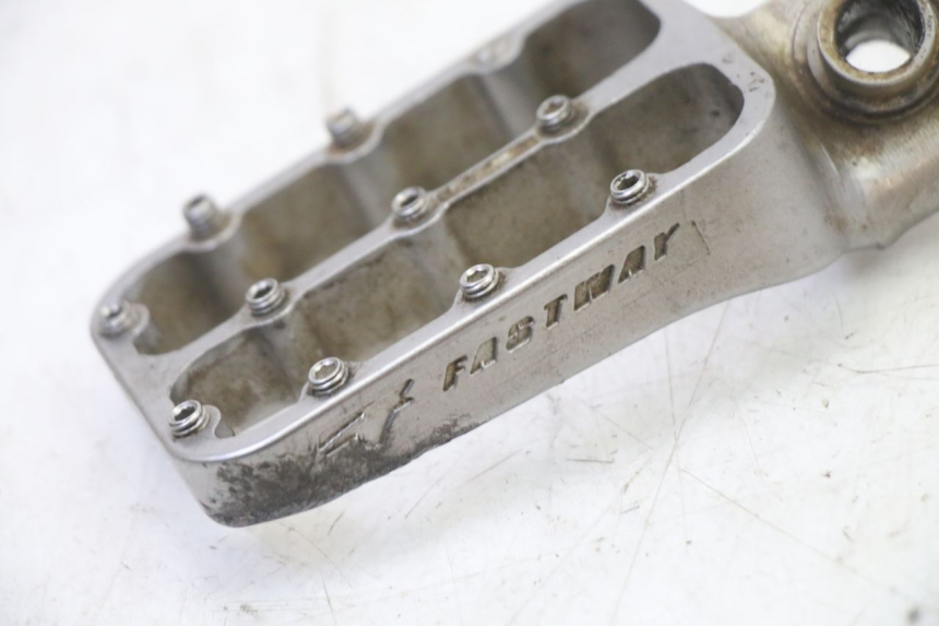 photo de PODNÓŻEK PRZEDNI PRAWY KTM SUPERENDURO R 950 (2005 - 2009) - Zbliżenie techniczne