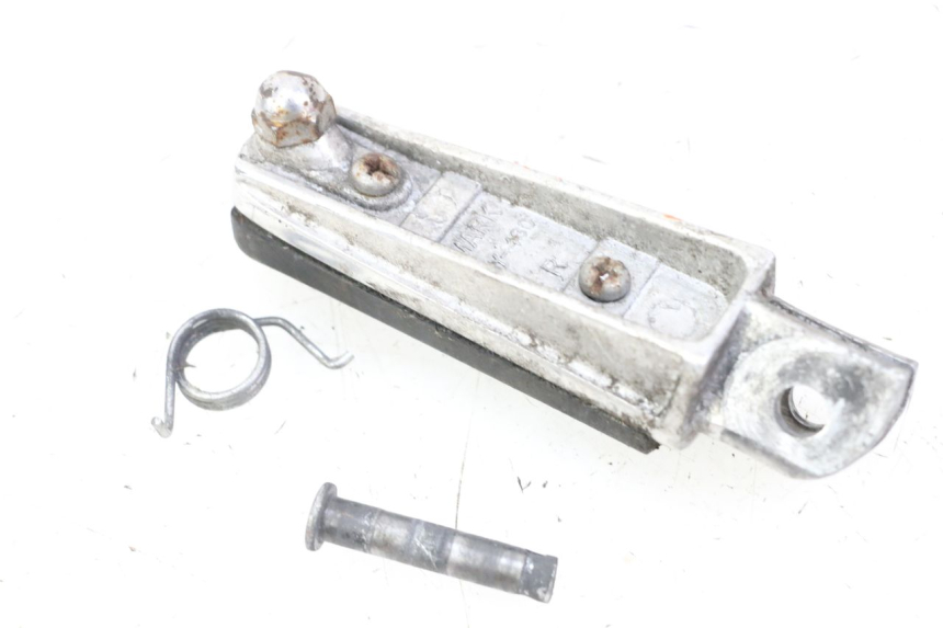 photo de PODNÓŻEK PRZEDNI PRAWY YAMAHA XJ6 600 (2008 - 2016) - Zbliżenie techniczne