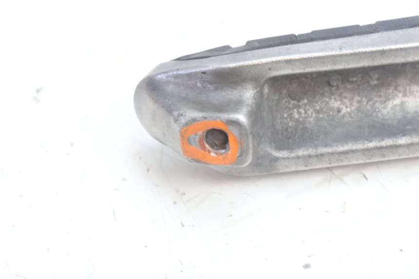 photo de PODNÓŻEK PRZEDNI PRAWY KAWASAKI ZZR 600 (1995 - 2004) - Zbliżenie techniczne