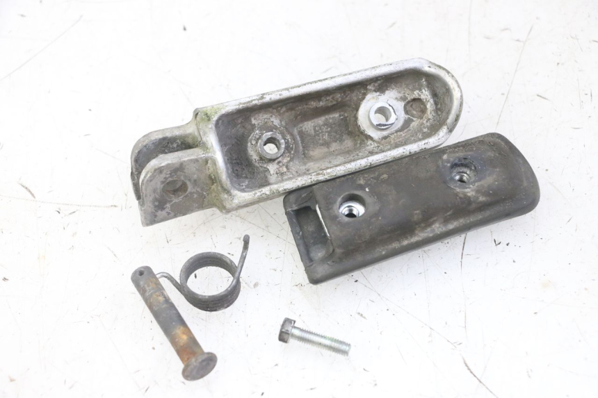 photo de PODNÓŻEK PRZEDNI LEWY HONDA CBF 500 (2004 - 2007) - Szczegół części