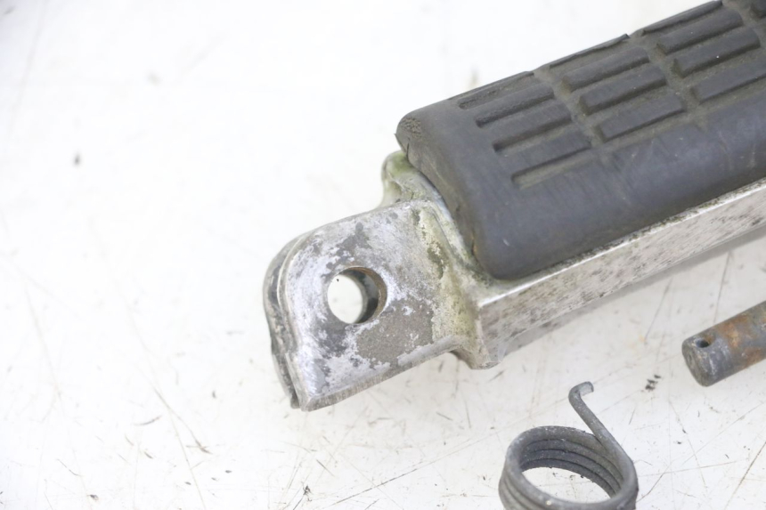 photo de PODNÓŻEK PRZEDNI LEWY HONDA CBF 500 (2004 - 2007) - Zoom stanu zużycia