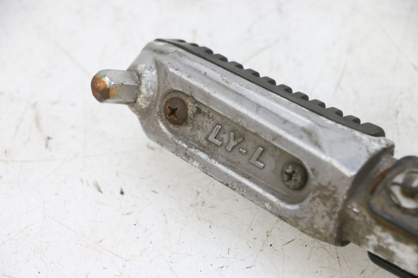 photo de PODNÓŻEK PRZEDNI LEWY KSR CODE 125 (2018 - 2020) - Inny kąt widzenia