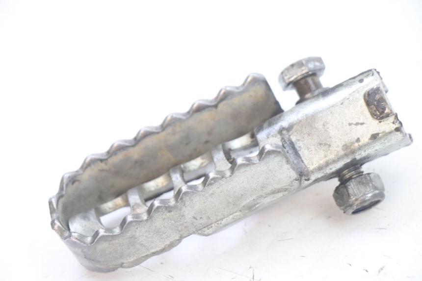 photo de PODNÓŻEK PRZEDNI LEWY DERBI SENDA SM DRD X-TREME 50 (2011 - 2017) - Szczegół części