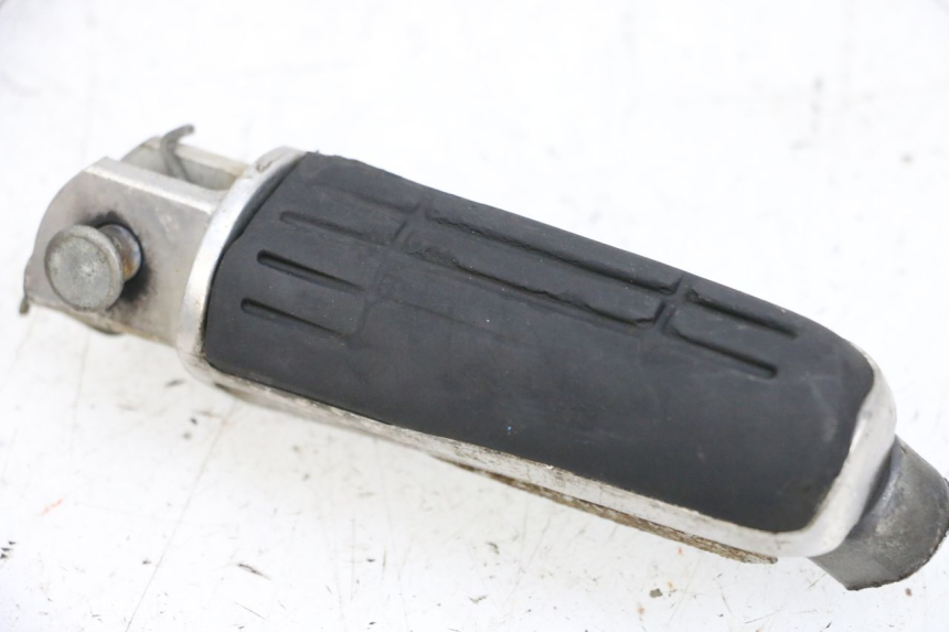 photo de PODNÓŻEK PRZEDNI LEWY YAMAHA FJR ABS 1300 (2006 - 2012) - Zbliżenie techniczne