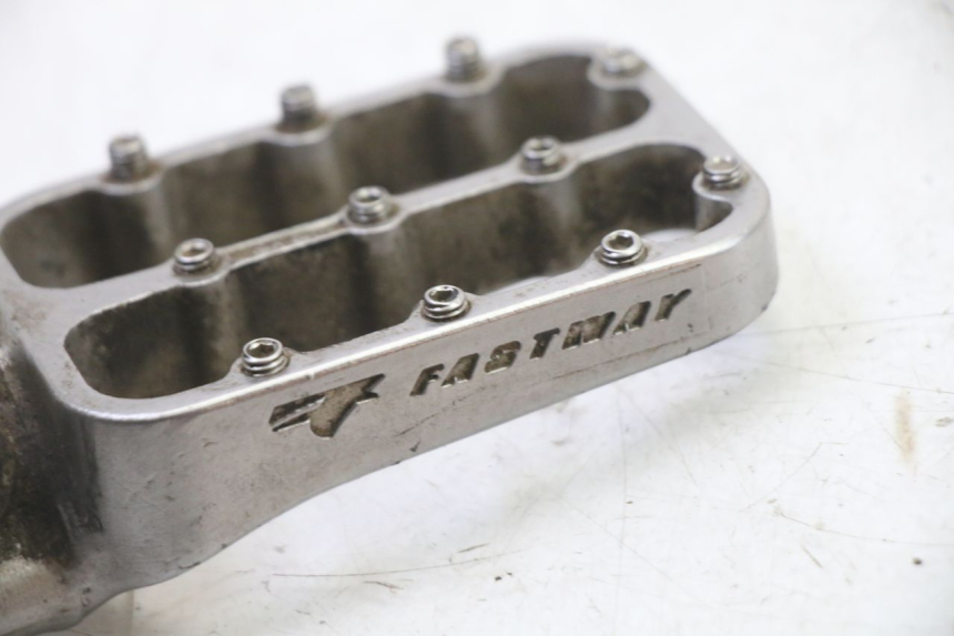 photo de PODNÓŻEK PRZEDNI LEWY KTM SUPERENDURO R 950 (2005 - 2009) - Zbliżenie techniczne