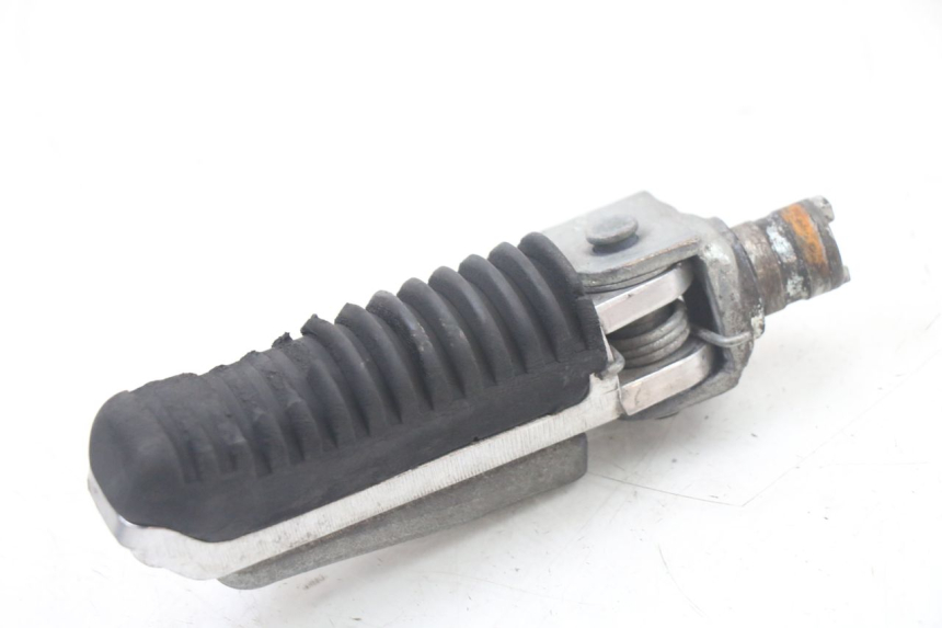 photo de PODNÓŻEK PRZEDNI LEWY SUZUKI GSF S BANDIT 600 (2000 - 2004) - Widok główny