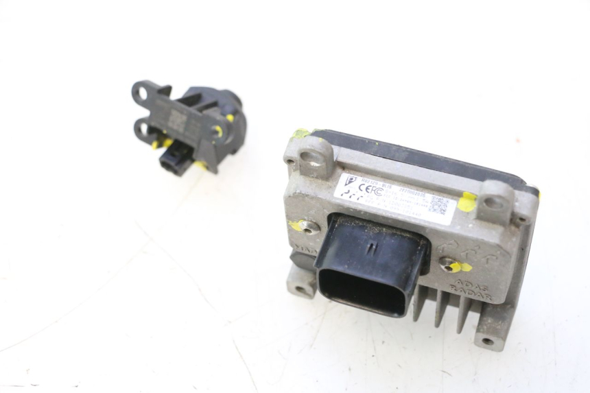 photo de KAMERA COFANIA PIAGGIO MP3 HPE 530 (2022 - 2026) - Inny kąt widzenia