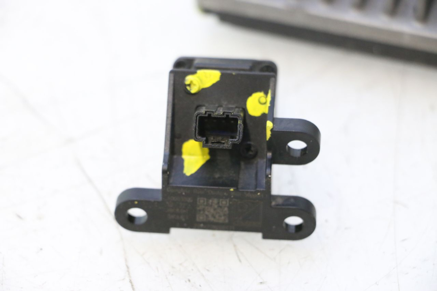 photo de KAMERA COFANIA PIAGGIO MP3 HPE 530 (2022 - 2026) - Stan powierzchni