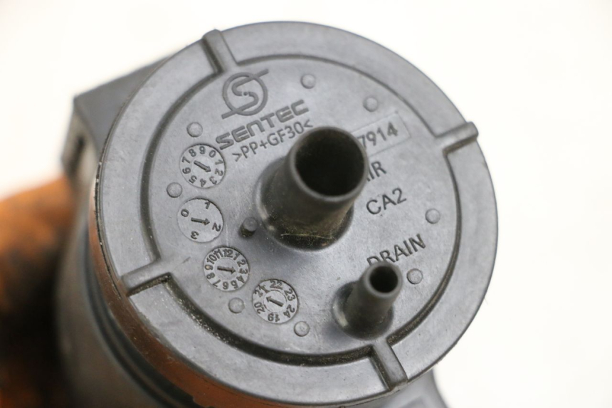 photo de CANISTER PEUGEOT SPEEDFIGHT 4 4T EFI 50 (2021 - 2025) - Szczegół części